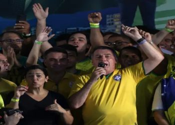 BOLSONARO FALA EM PERSEGUIÇÃO