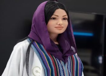 Primeiro robô humanoide mulher da Arábia Saudita sabe que não deve falar sobre sexo ou política, diz seu criador