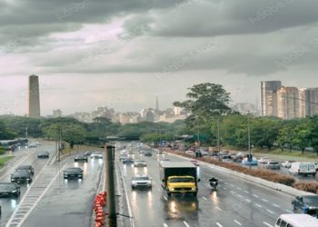 O Inmet (Instituto Nacional de Meteorologia) emitiu alerta amarelo, de perigo potencial para chuvas intensas, válido para até esta terça-feira (19) em 22 estados.