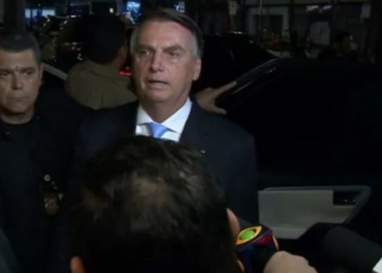 Jair Bolsonaro falou com a imprensa sobre ter dormido na Embaixada da Hungria