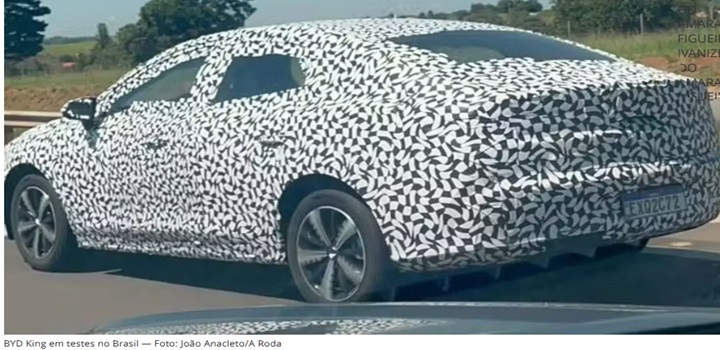 Flagra: BYD King híbrido já está no Brasil e quer destronar o Corolla