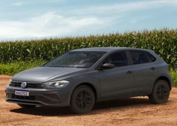 Volkswagen Polo lidera vendas em agosto de 2025 com 12.908 unidades; Fiat Strada e Argo completam o pódio, enquanto Corolla Cross brilha entre os SUVs médios.
