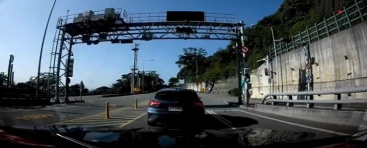 Não há registros de feridos, Motoristas foram surpreendidos pelo terremoto no meio da estrada.