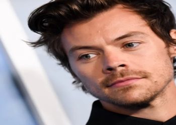 Dez anos sem ir a shows: Brasileira é condenada por perseguir Harry Styles após enviar oito mil cartas, na Inglaterra