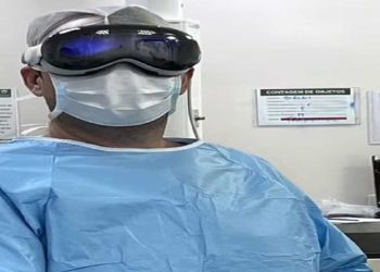 Apple Vision Pro é usado em cirurgia no Brasil