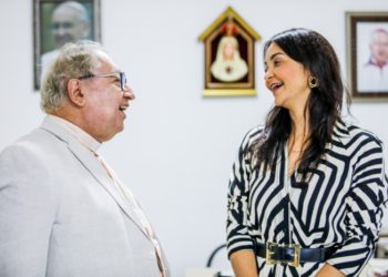 Encontro entre o bispo de Campos, Dom Roberto, e a delegada Madeleine: sucessão em Campos-RJ