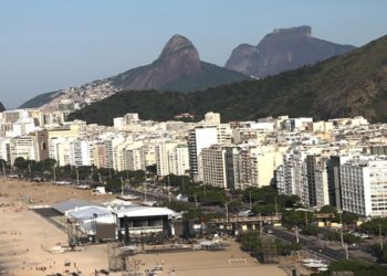 'Inflação Madonna': preços na orla de Copacabana sobem mais que no réveillon; reservas em quiosques chegam a custar R$ 4 mil