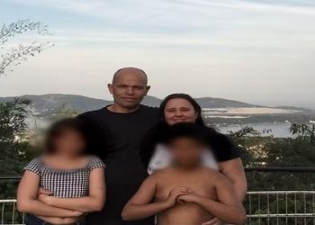 ADOLESCENTE MATA PAIS