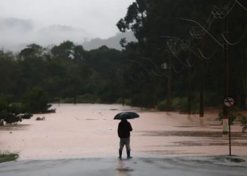 Governador do RS alerta para "maior desastre da história" do estado