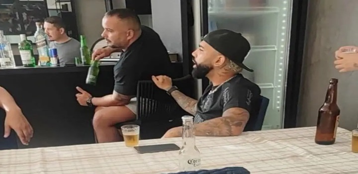 gabigol com a camisa do corinthians