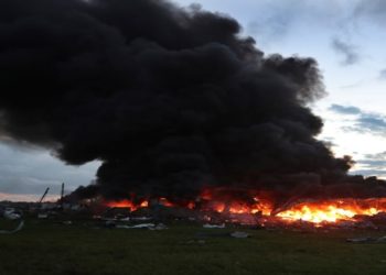 Aviões de guerra israelenses bombardearam um prédio residencial no sul do campo de Nuseirat, e crianças também foram vítimas.