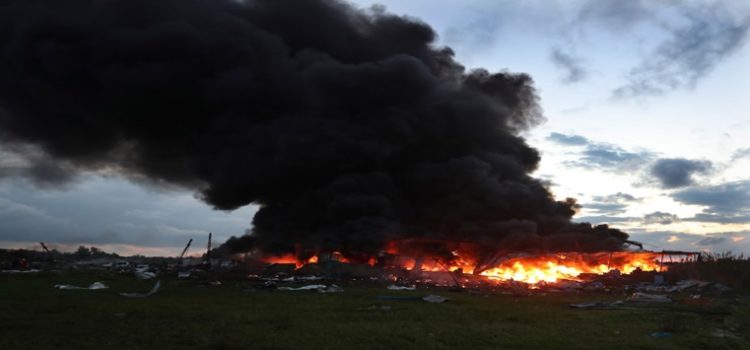 Aviões de guerra israelenses bombardearam um prédio residencial no sul do campo de Nuseirat, e crianças também foram vítimas.