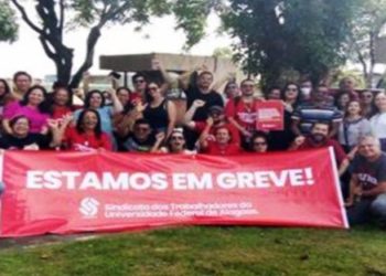 Governo propõe aumento de 13% a 31% a professores até 2026