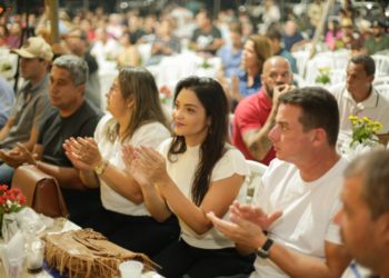 Delegada Madeleine no 16º Leilão de Gado em Santa Maria de Campos: redução da carga tributária