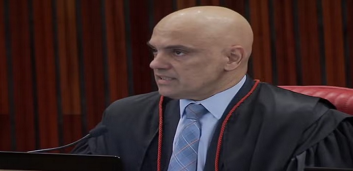 Em despedida do TSE, Moraes defende combate às fake news e diz que Judiciário não se 'acovarda' diante de extremistas