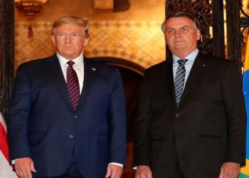Donald Trump disse que o Brasil é um “péssimo parceiro comercial” devido às tarifas altas, minimizou aproximação com a China e defendeu Bolsonaro, chamando investigações contra ele de “execução política”.