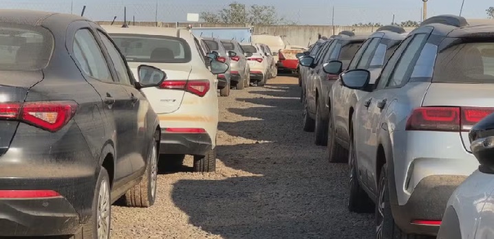 Leilões vendem carros afetados pela enchente no RS por até 60% do valor de mercado: 'Um bom negócio', diz comprador