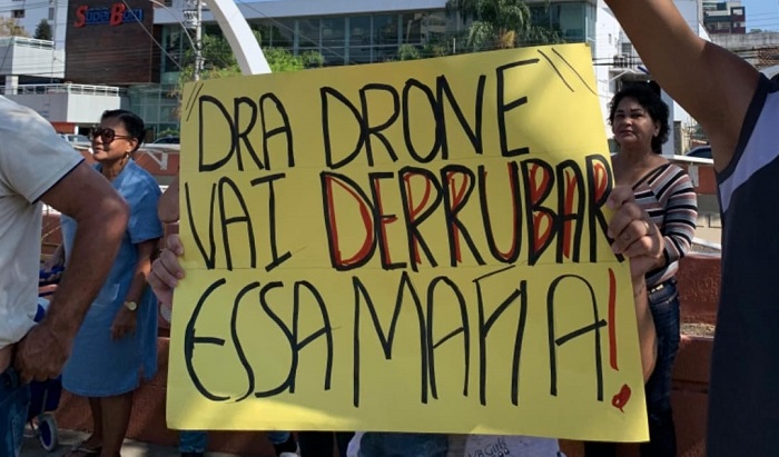 Dra Karoline, a dra do Drone confronta concessionária Águas do Paraíba por causa de água contaminada