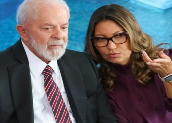 Após alerta de Janja, Lula decide ler discurso para evitar “falar alguma palavra que possa dar problema”