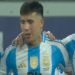 Messi comemora o seu gol com os companheiros (Reprodução)