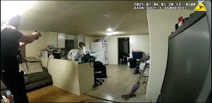 Mulher negra é morta a tiros por policial dentro de casa nos EUA