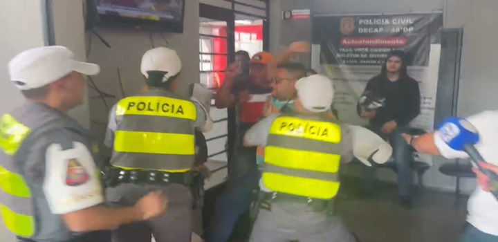 Vídeo: motorista de Porsche é agredido por pai de motociclista morto