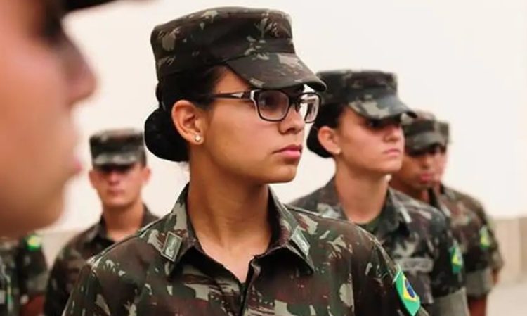 mulheres no exército