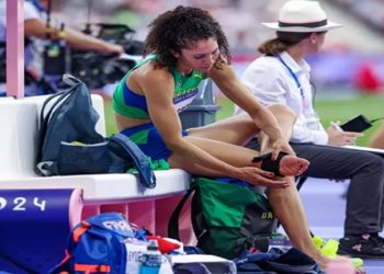 Valdiléia Martins se machuca antes de realizar a sua primeira tentativa e abandona a final do salto em altura dos Jogos Olímpicos de Paris.
Foto: Wander Roberto/COB