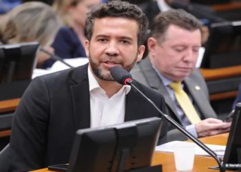 PF indicia deputado Janones por suspeita de esquema de "rachadinha"