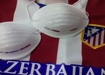 Torcedores do Atlético de Madrid incentivam uso de máscaras para atos racistas contra Vini Jr. em clássico