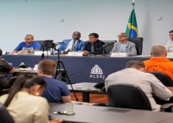 Deputados buscam diálogo com governo para estender gratificação a militares inativos e pensionistas