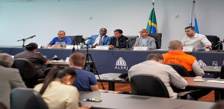 Deputados buscam diálogo com governo para estender gratificação a militares inativos e pensionistas