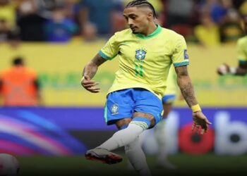 Com golaços e pênaltis, Brasil goleia Peru e afasta crise