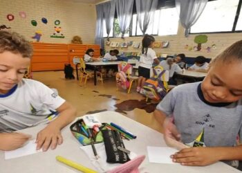 Brasil aumenta investimento público em educação
