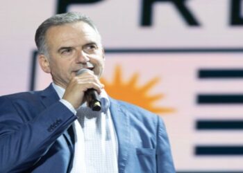 Quem é Yamandú Orsi, presidente eleito do Uruguai?