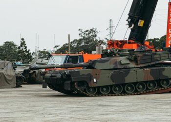 China faz dura advertência após chegada de tanques Abrams dos EUA em Taiwan