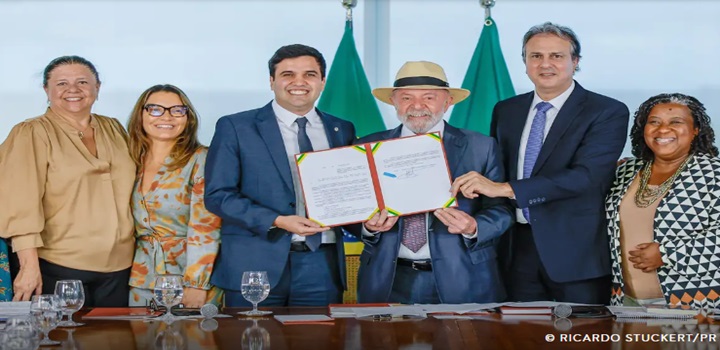 LEI QUE PROIBE CELULAR EM ESCOLAS