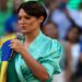 Bolsonaro 'está sendo perseguido pelo Judiciário', diz Michelle nos EUA