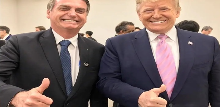 Polícia Federal indica que ex-presidente Jair Bolsonaro agiu de forma 'subordinada a interesses estrangeiros' ao pedir ajuda a advogado de Trump para postar sobre tarifas. Defesa alega surpresa com o indiciamento.