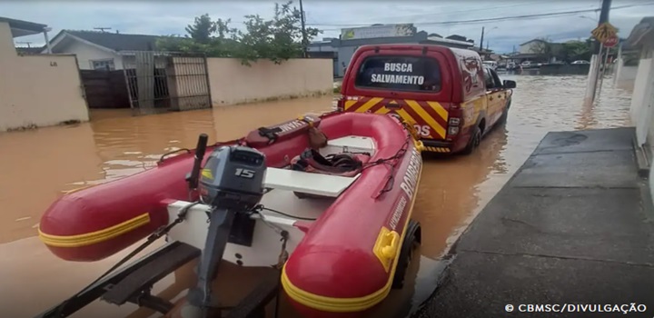 Chuvas deixam 781 desabrigados em Santa Catarina