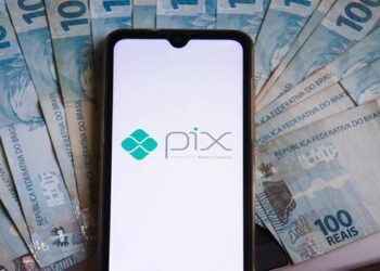 Após ataques hackers, Banco Central limita a R$ 15 mil transferências via PIX e TED em instituições não autorizadas. Medida visa conter fraudes e ampliar segurança no sistema financeiro.