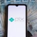 Após ataques hackers, Banco Central limita a R$ 15 mil transferências via PIX e TED em instituições não autorizadas. Medida visa conter fraudes e ampliar segurança no sistema financeiro.