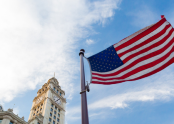 Especialistas e mídia alertam que novas tarifas podem prejudicar aliados, fortalecer concorrentes como China e Rússia, e até mesmo enfraquecer o setor norte-americano.