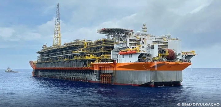 Maior plataforma de petróleo do Brasil inicia operação no pré-sal