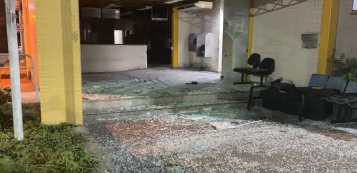 delegacia metralhada no rj