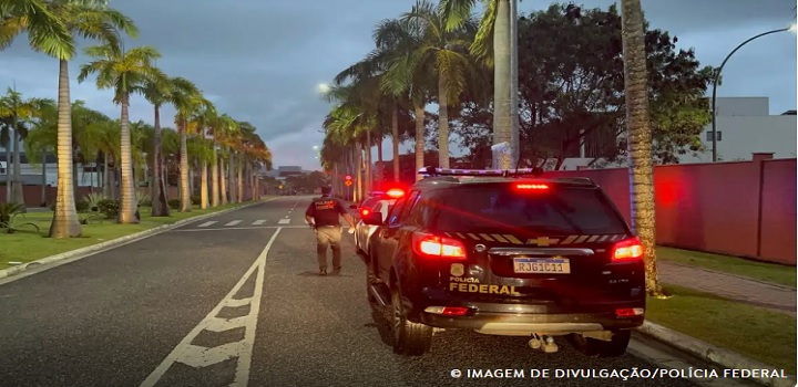 Ação da PF mira tráfico internacional de fuzis de Miami para o Rio