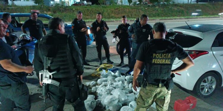 Mulher é presa com 36 kg de drogas na Região dos Lagos: