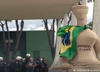STF suspende julgamento de mulher que pichou estátua e tentou golpe