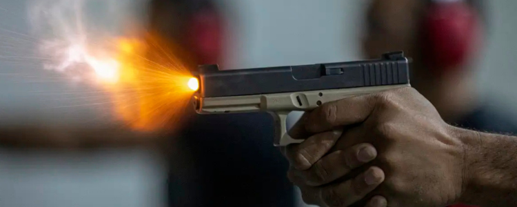 Ação visto desmantelar atividades ilegais ao comércio relacionado de armas e falsificação de documentos em Barra do Piraí e Valença