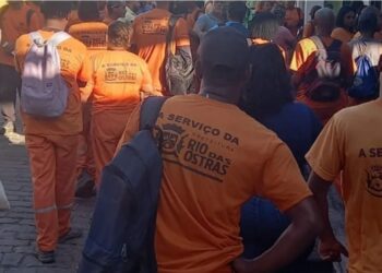 Escolas de Rio das Ostras reduzem horário e alunos sofrem com calor intenso em meio a greve por direitos trabalhistas